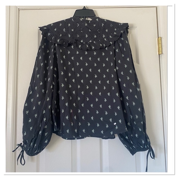 Women’s Balloon Long Sleeve Button Down Shirt Universal Thread - Picture 3 of 4